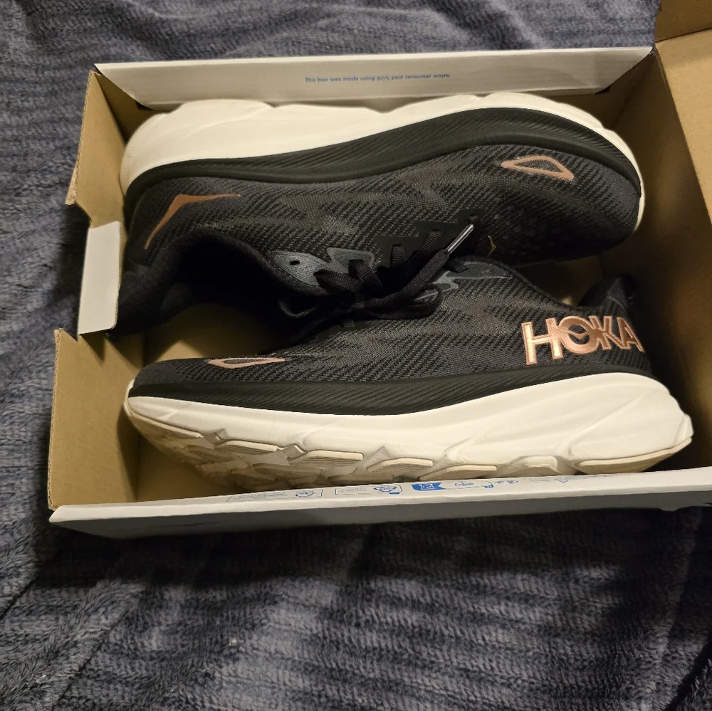 HOKA Clifton 9 Women’s Running Shoes Black/Rose Gold - Picture 2 of 5